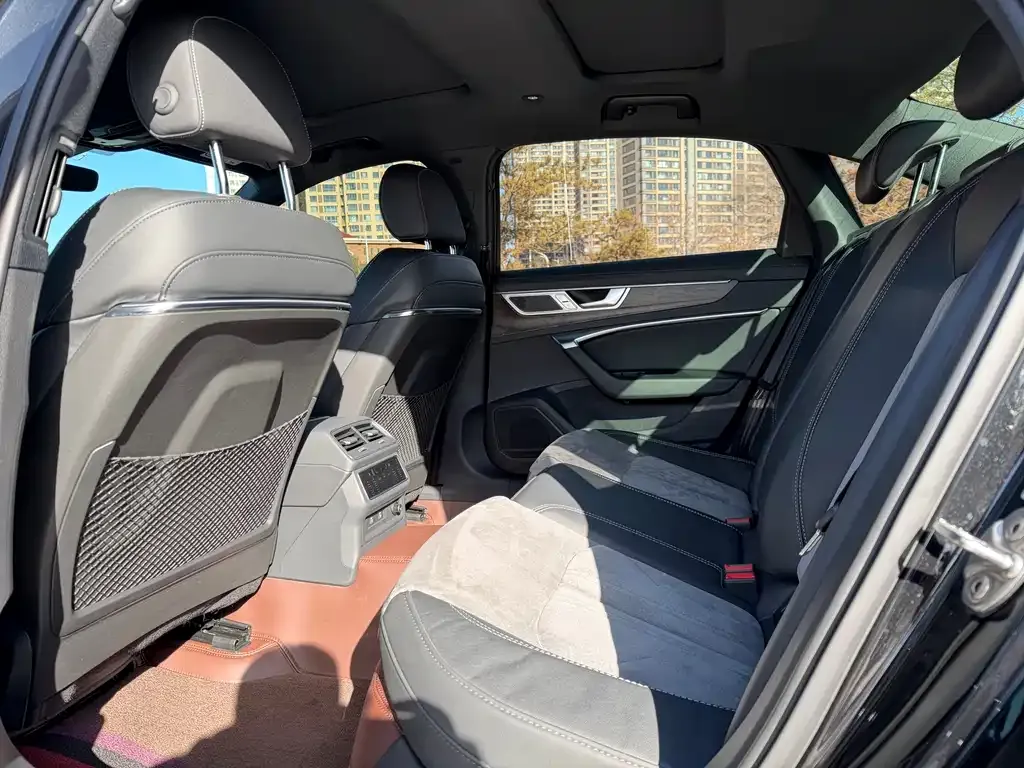 Audi A6L 2022 из CN, фото 6