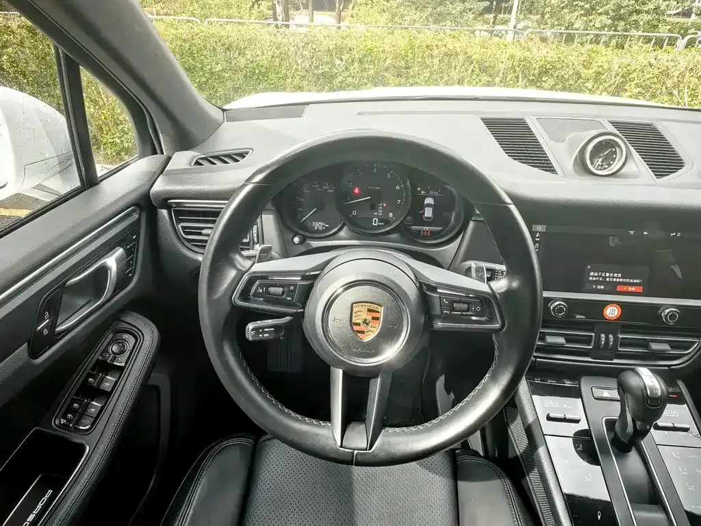 Porsche Macan — фото 9