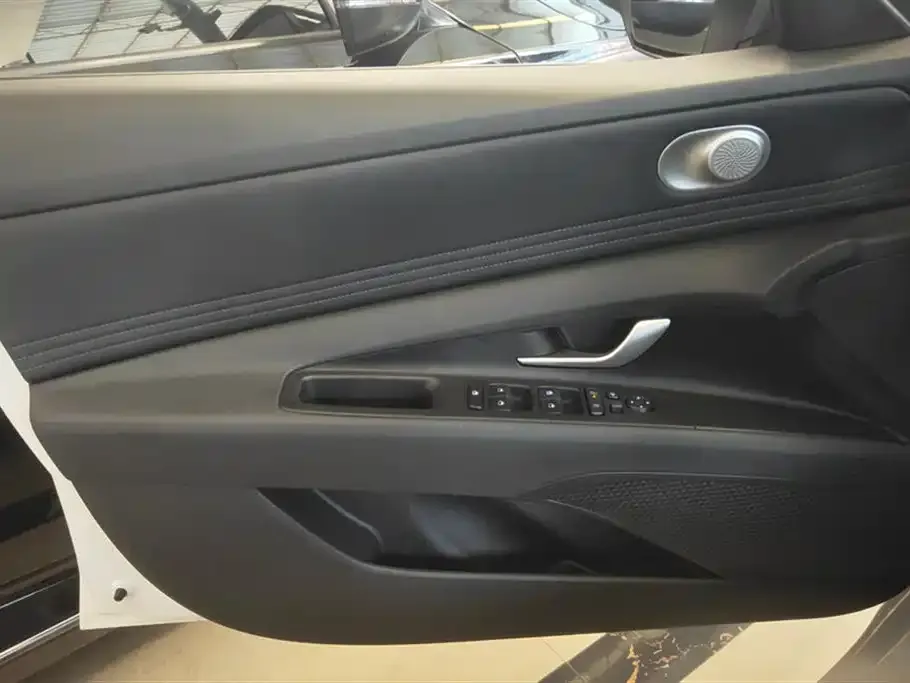 Hyundai Elantra 2023 из CN, фото 7