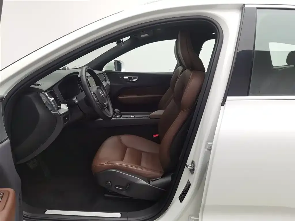 Volvo XC60 2023 из CN, фото 10