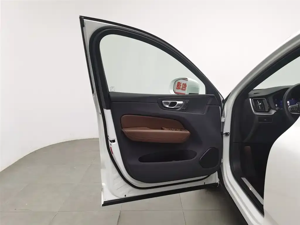 Volvo XC60 2023 из CN, фото 8
