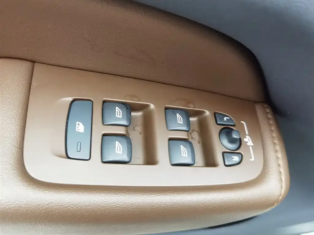 Volvo XC60 2023 из CN, фото 9