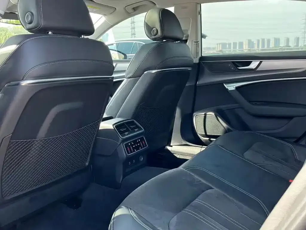 Audi A7L 2023 из CN, фото 10