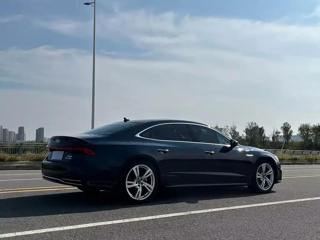 Audi A7L 2023 из CN, фото 6