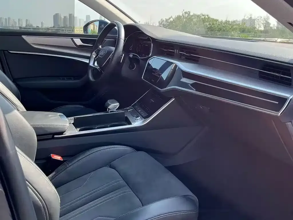 Audi A7L 2023 из CN, фото 9