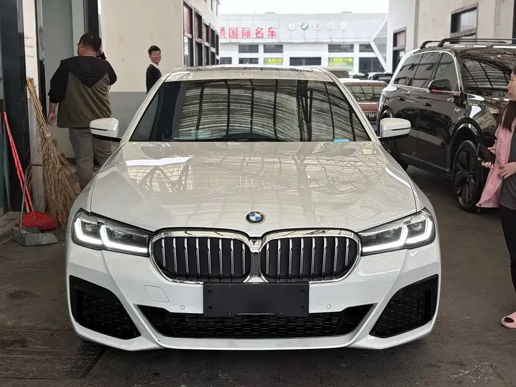 BMW 5 Series — фото 2