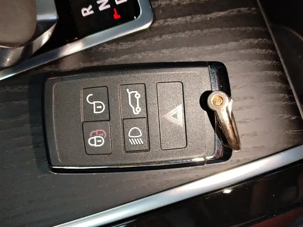 Land Rover Evoque 2025 из CN, фото 9