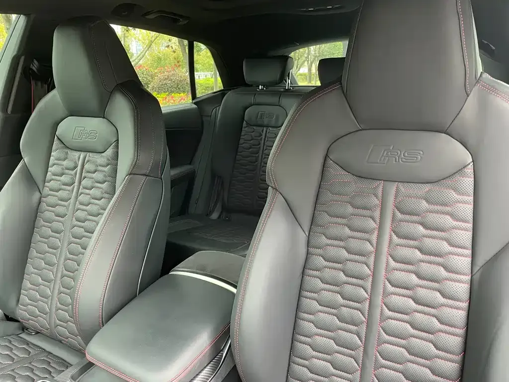 Audi RS Q8 2024 из CN, фото 8