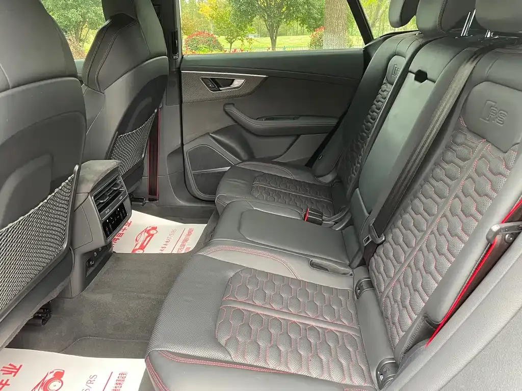 Audi RS Q8 2024 из CN, фото 9
