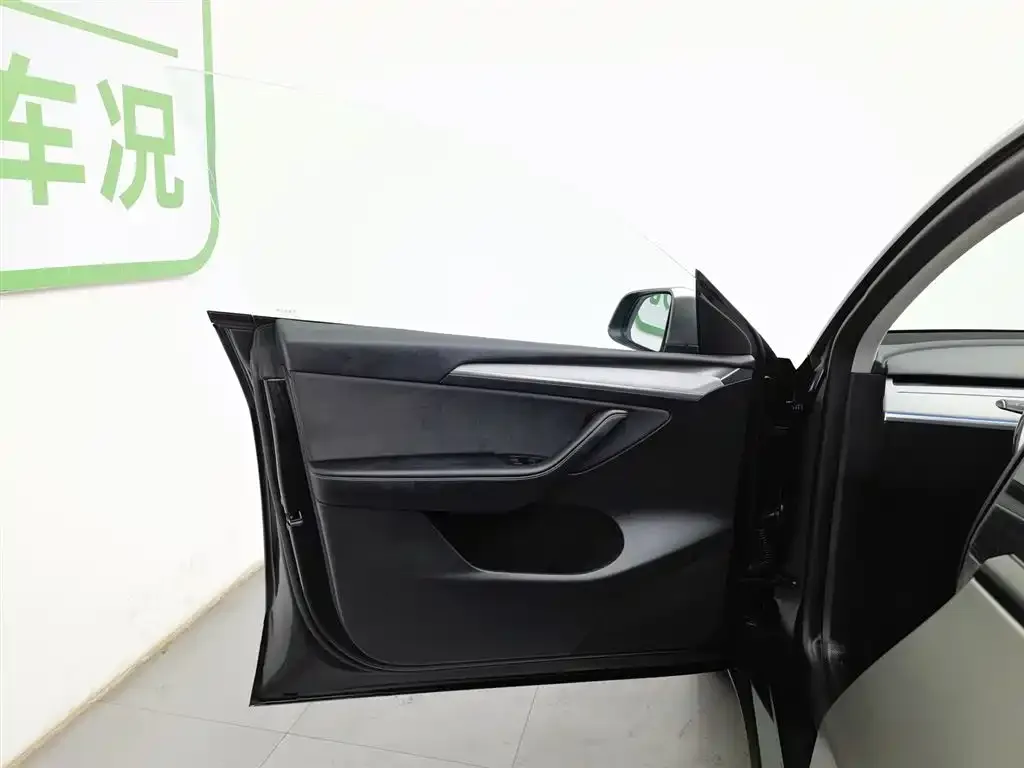 Tesla Model Y 2023 из CN, фото 8