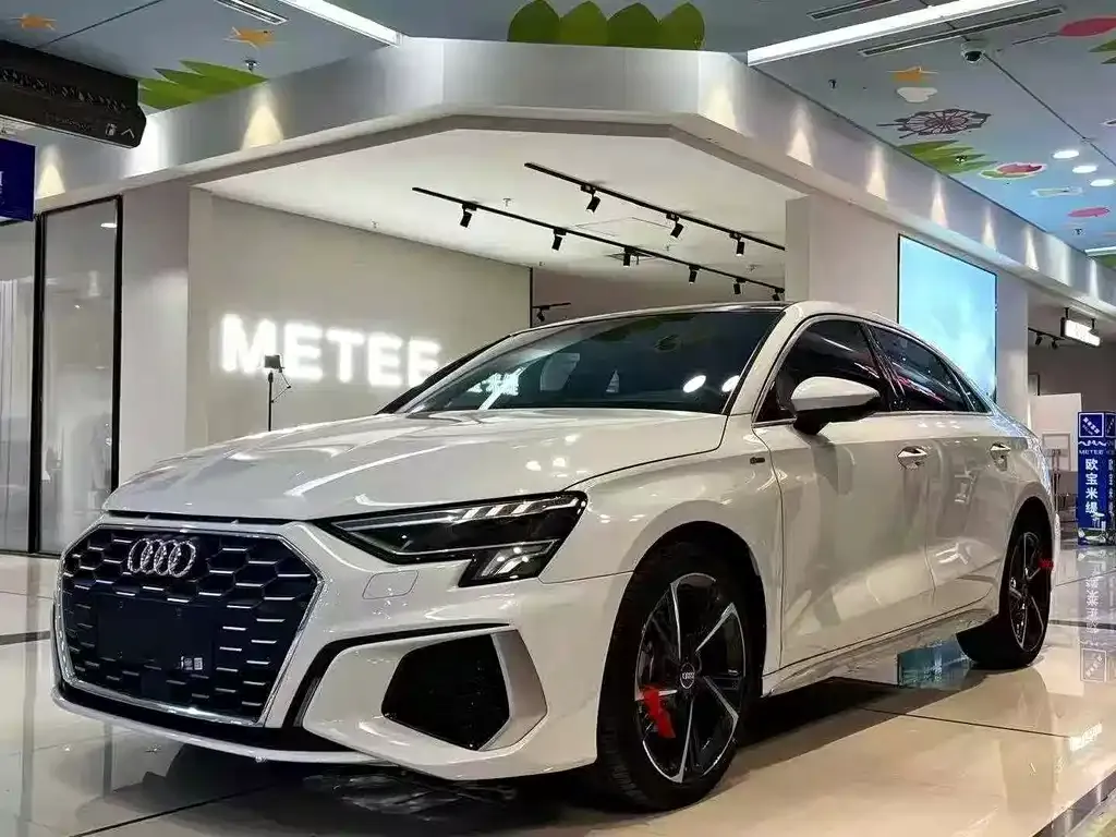 Audi A3 2023 из CN, фото 1
