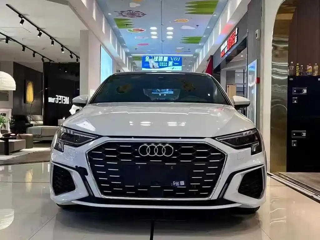 Audi A3 2023 из CN, фото 2