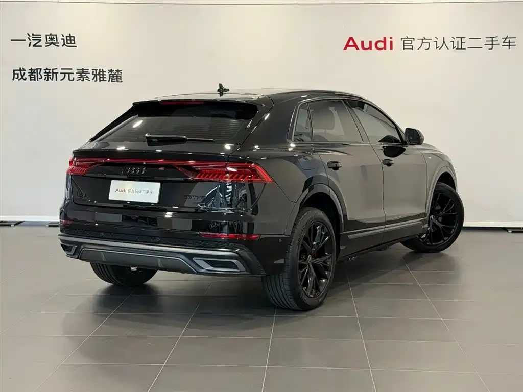 Audi Q8 2022 из CN, фото 4