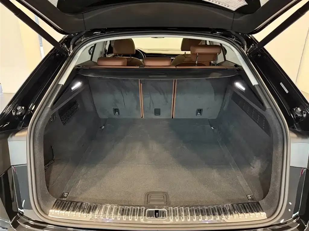 Audi Q8 2022 из CN, фото 6