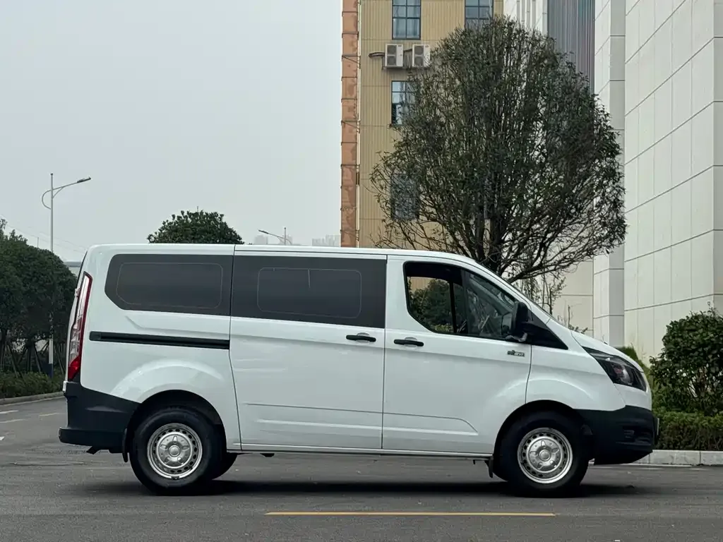 Ford Transit 2023 из CN, фото 4
