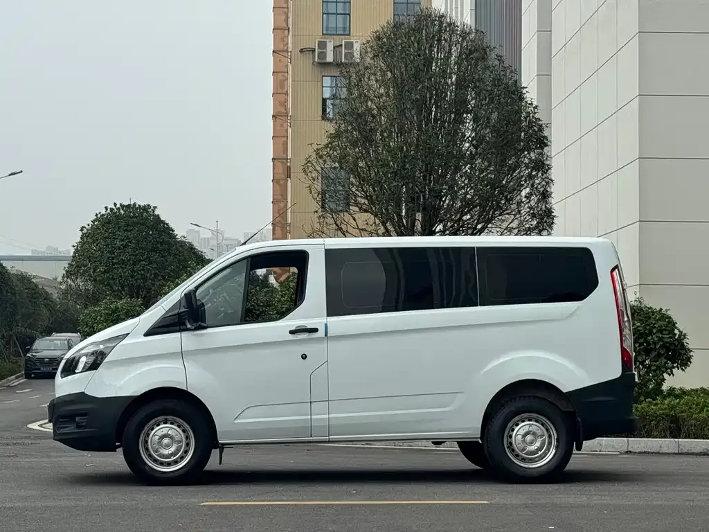Ford Transit 2023 из CN, фото 8