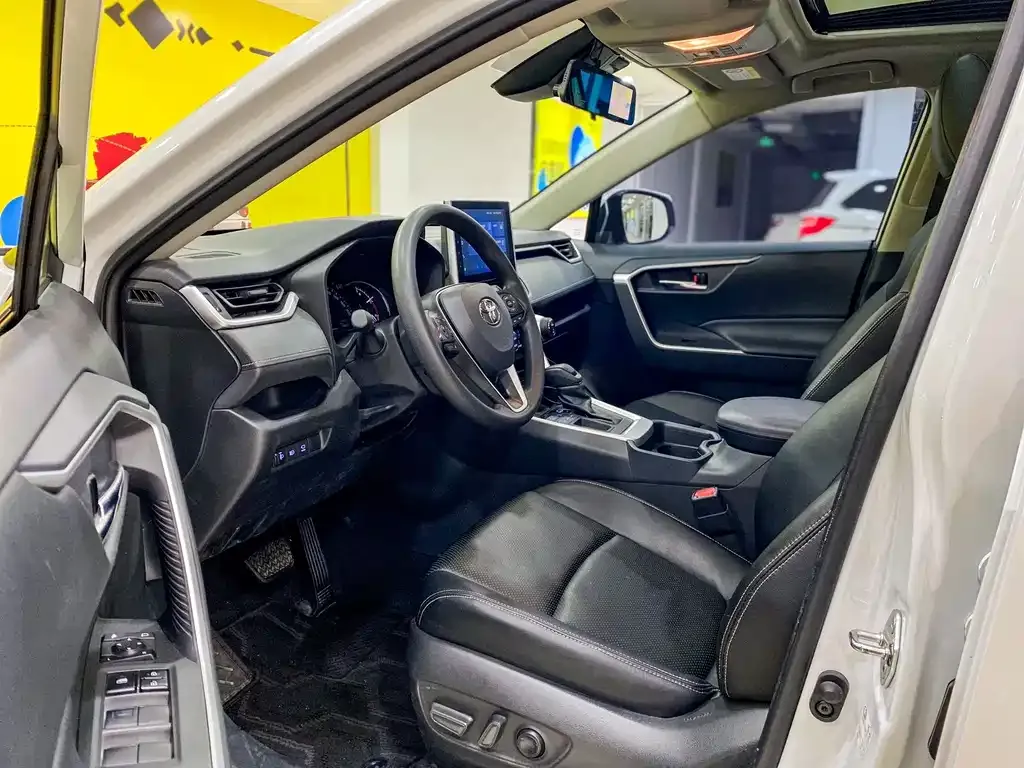 Toyota RAV4 2021 из CN, фото 4