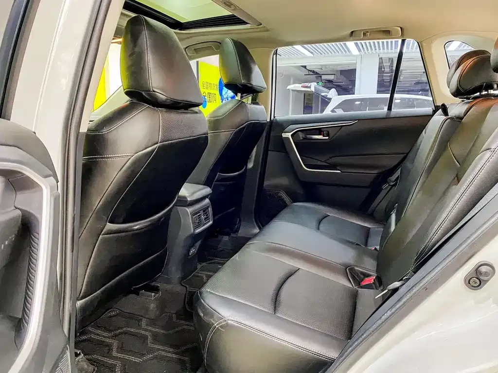 Toyota RAV4 2021 из CN, фото 6