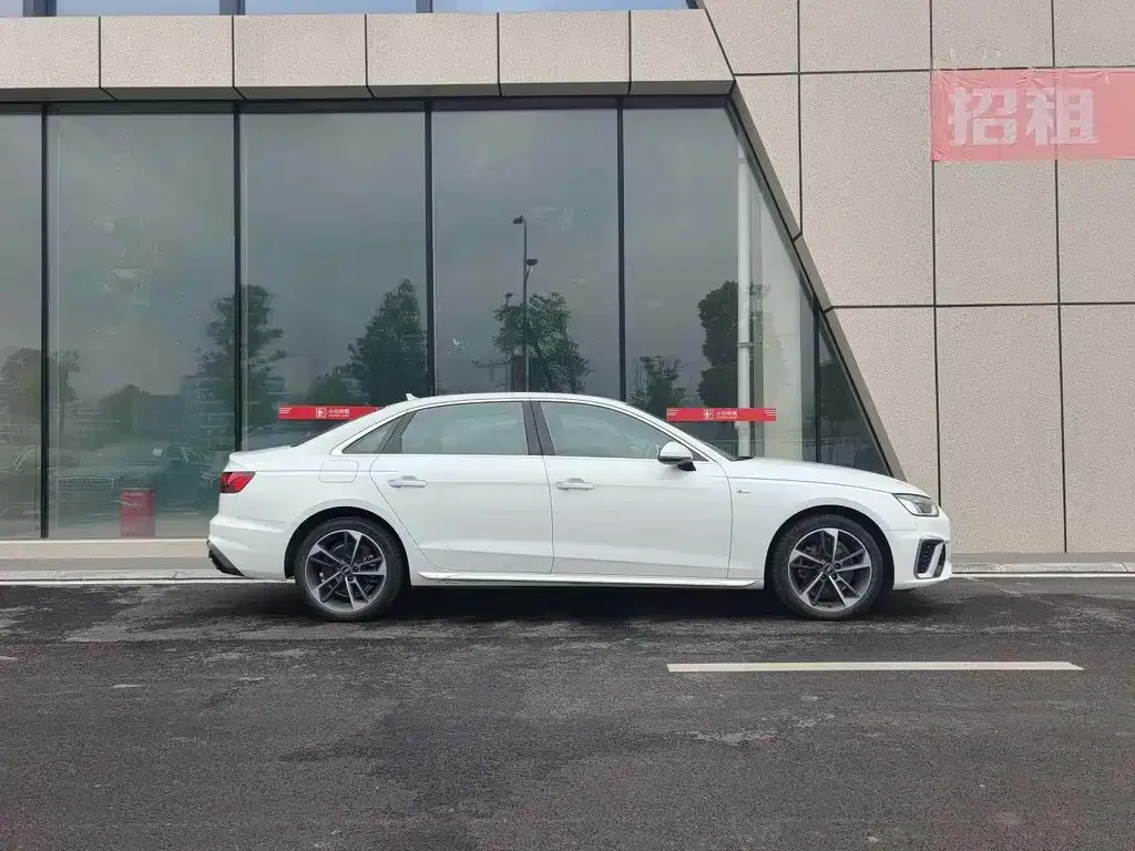 Audi A4L 2023 из CN, фото 4