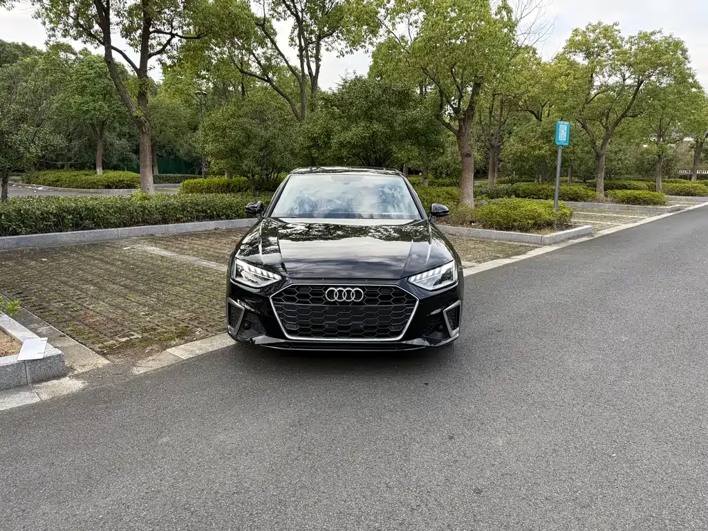 Audi A4L 2022 из CN, фото 2