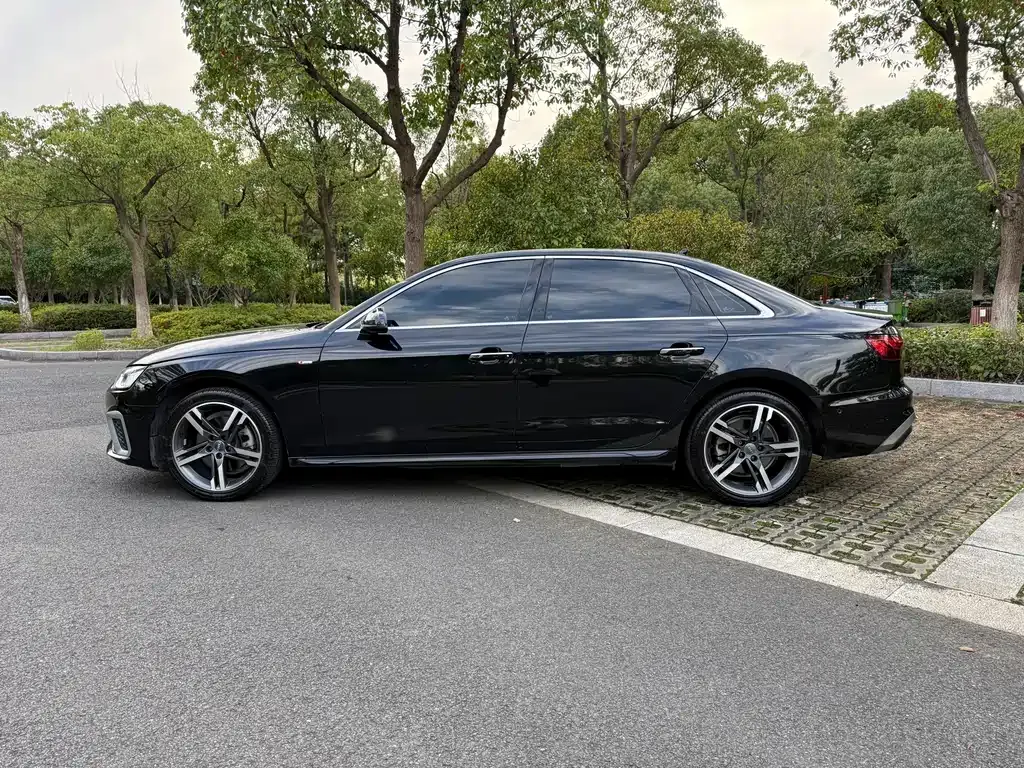 Audi A4L 2022 из CN, фото 4