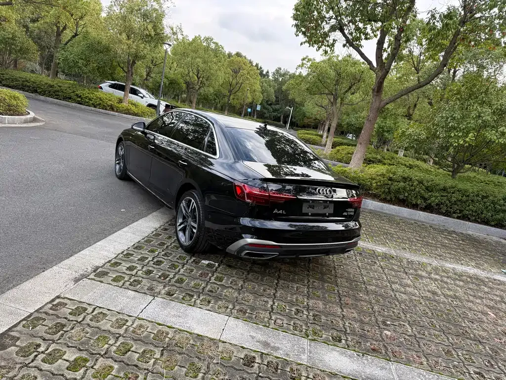 Audi A4L 2022 из CN, фото 5