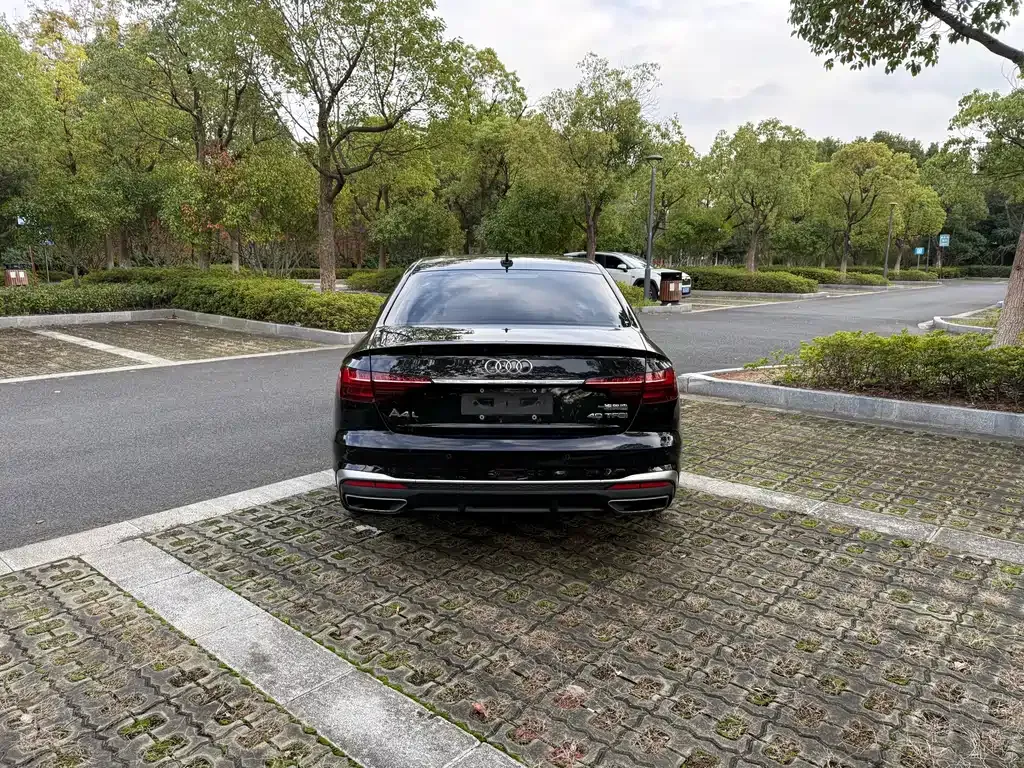 Audi A4L 2022 из CN, фото 6