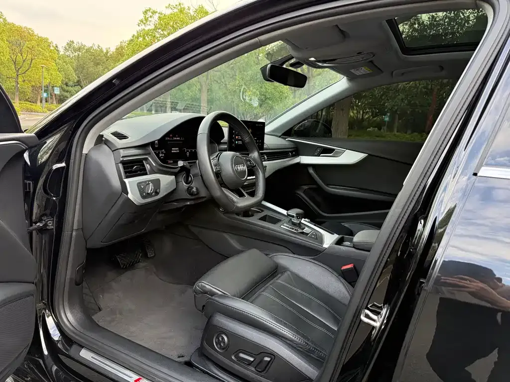 Audi A4L 2022 из CN, фото 9
