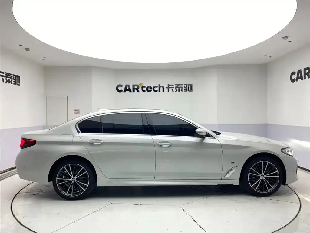 BMW 5 Series 2024 из CN, фото 4