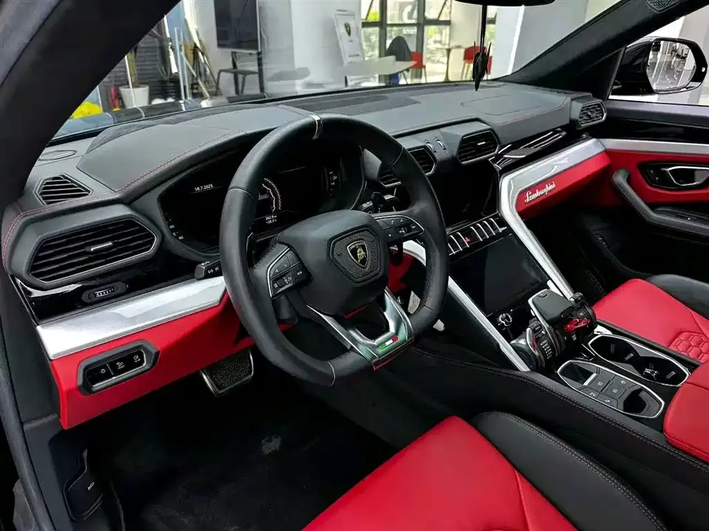 Lamborghini Urus — фото 6