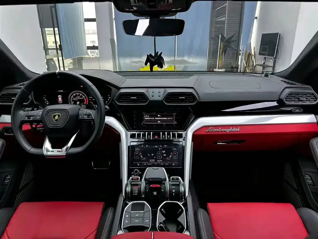 Lamborghini Urus — фото 7
