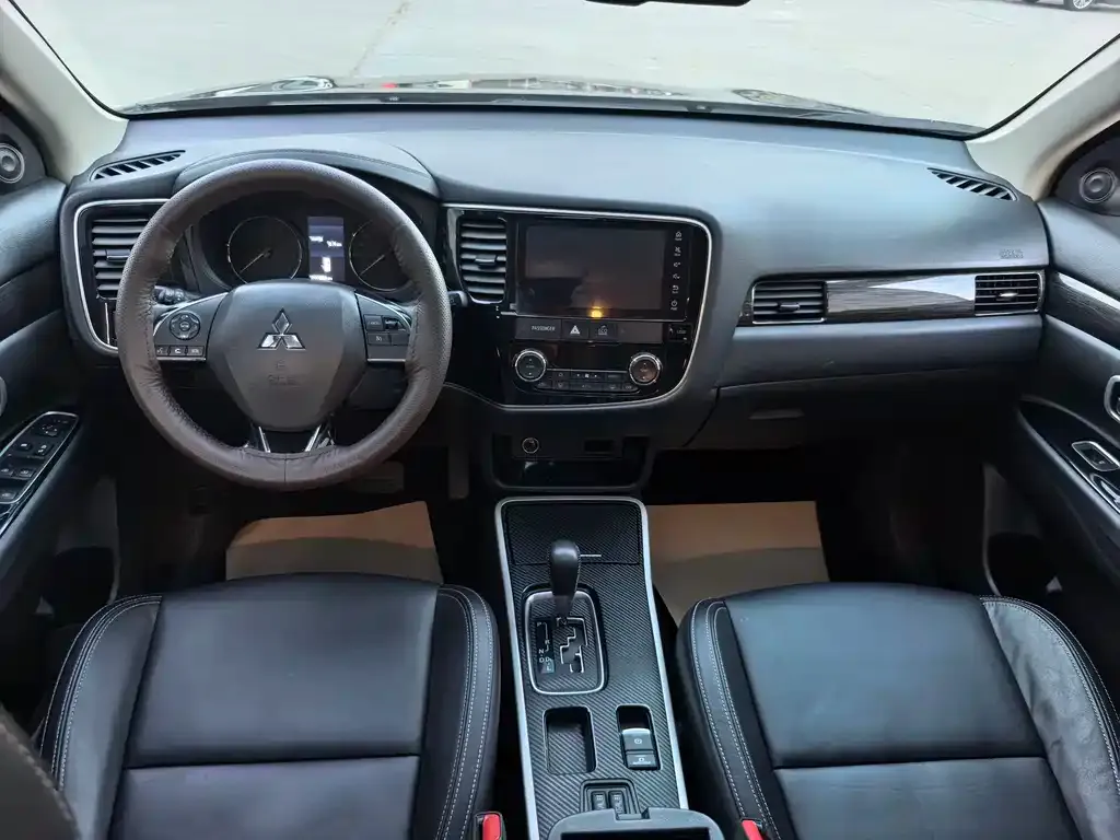 Mitsubishi Outlander 2021 из CN, фото 8