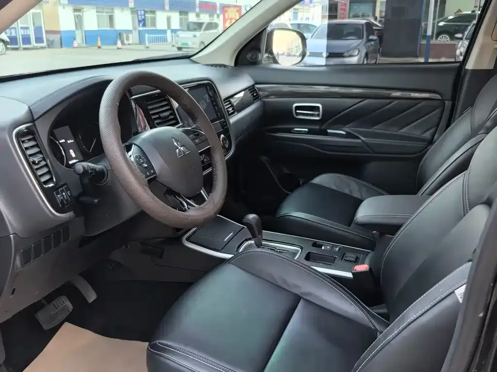 Mitsubishi Outlander 2021 из CN, фото 9