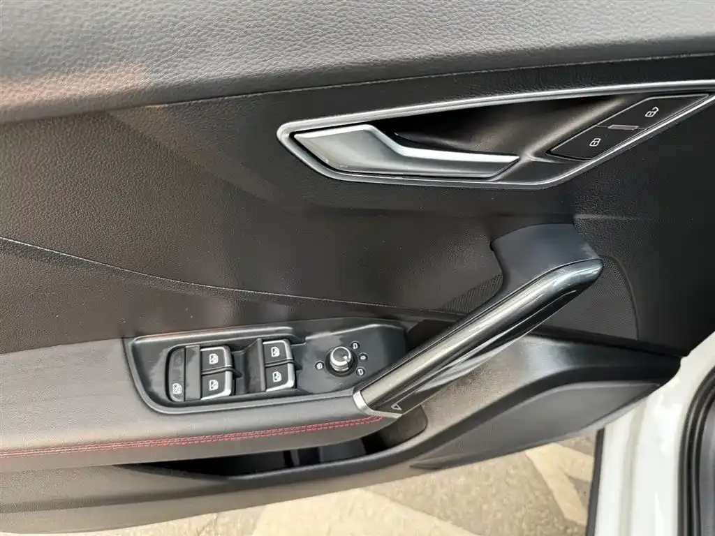Audi Q2L 2023 из CN, фото 10