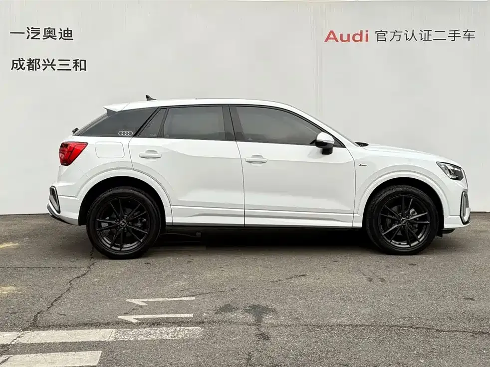 Audi Q2L 2023 из CN, фото 2