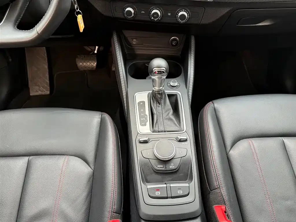 Audi Q2L 2023 из CN, фото 9