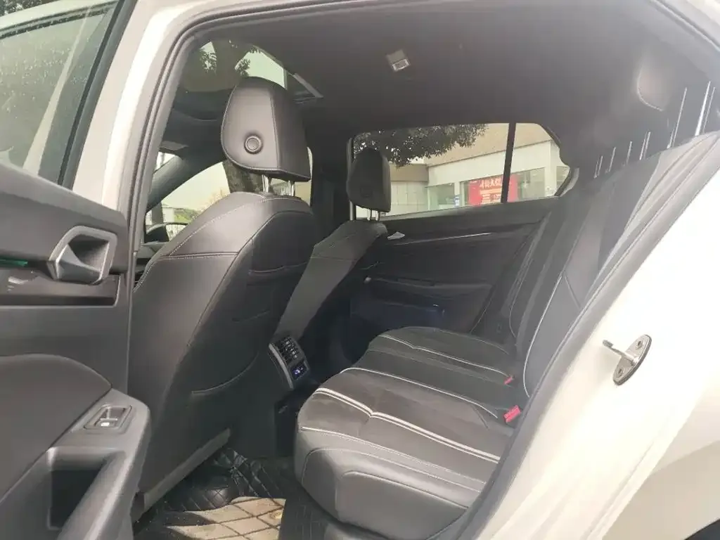 Volkswagen Golf 2021 из CN, фото 8