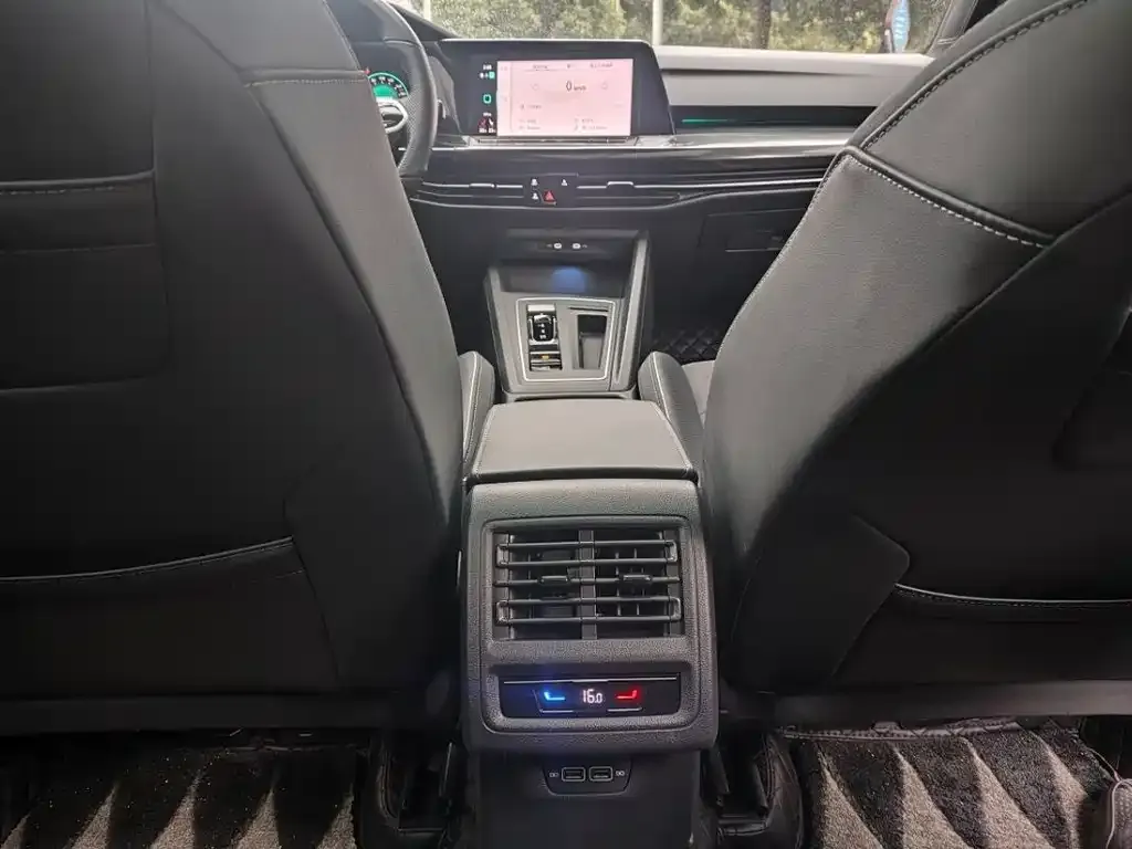 Volkswagen Golf 2021 из CN, фото 9