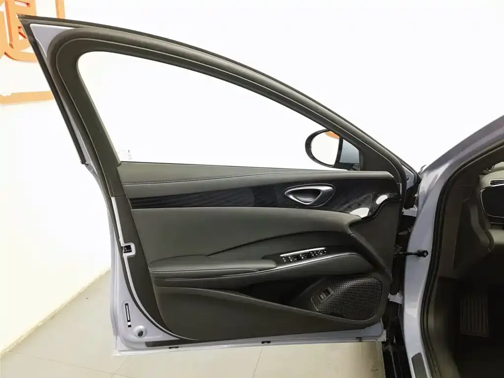 BYD Seal — фото 8
