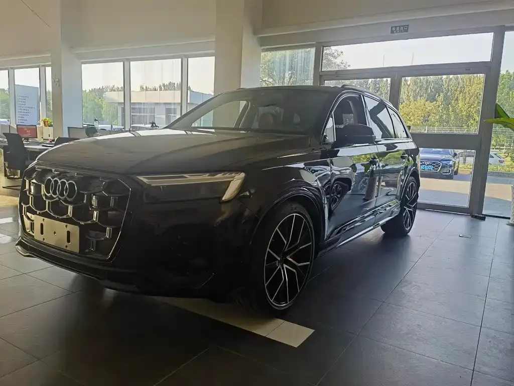 Audi Q7 2025 из CN, фото 1