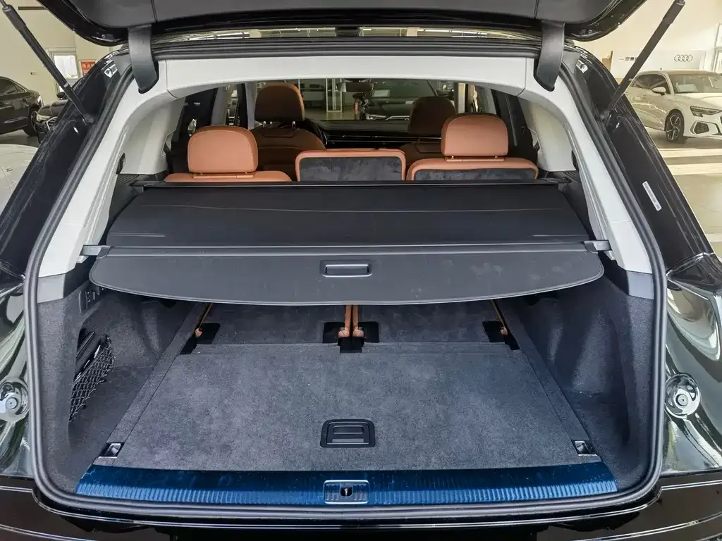 Audi Q7 2025 из CN, фото 10