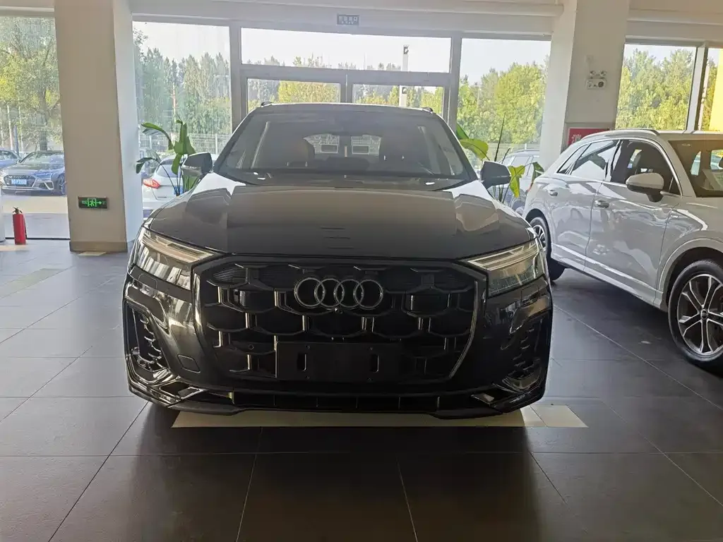 Audi Q7 2025 из CN, фото 2