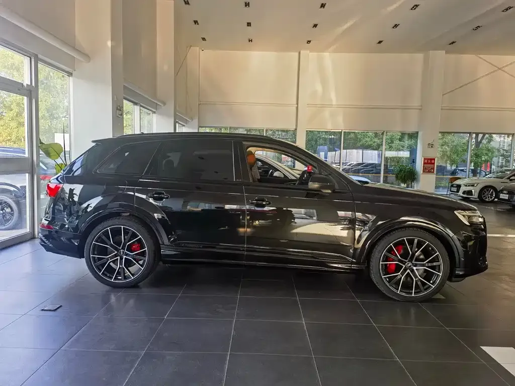 Audi Q7 2025 из CN, фото 3