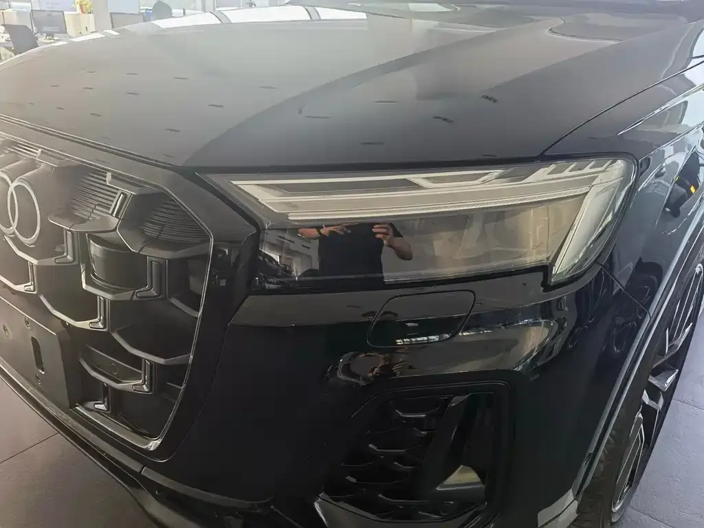 Audi Q7 2025 из CN, фото 4