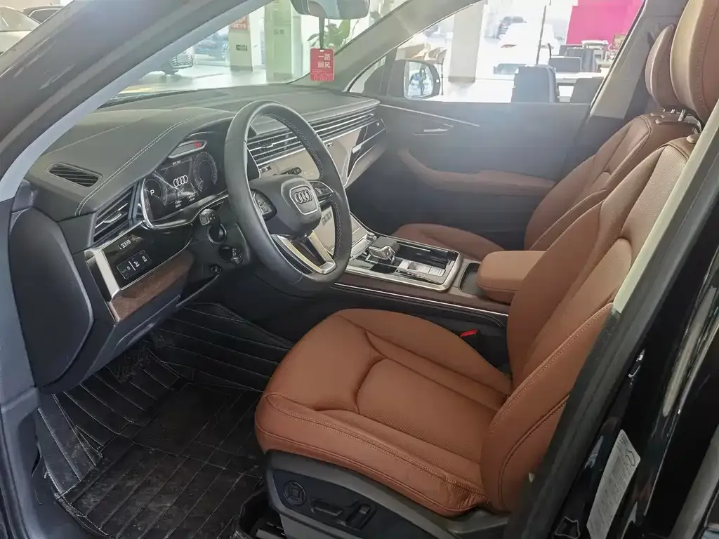 Audi Q7 2025 из CN, фото 6