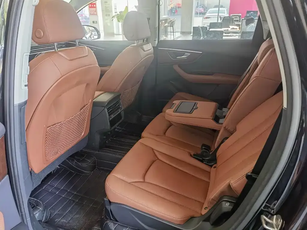 Audi Q7 2025 из CN, фото 7