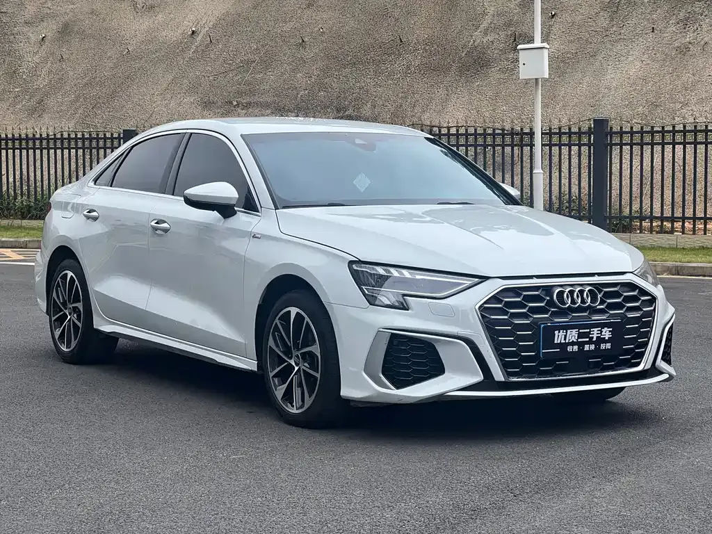 Audi A3 2023 из CN, фото 1