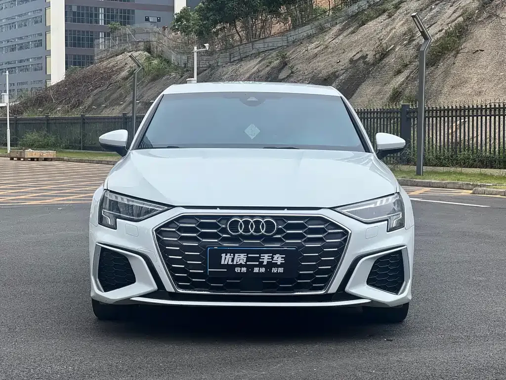 Audi A3 2023 из CN, фото 2