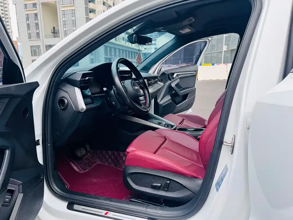 Audi A3 2023 из CN, фото 4