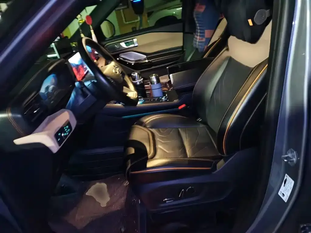 Ford Explorer 2023 из CN, фото 8